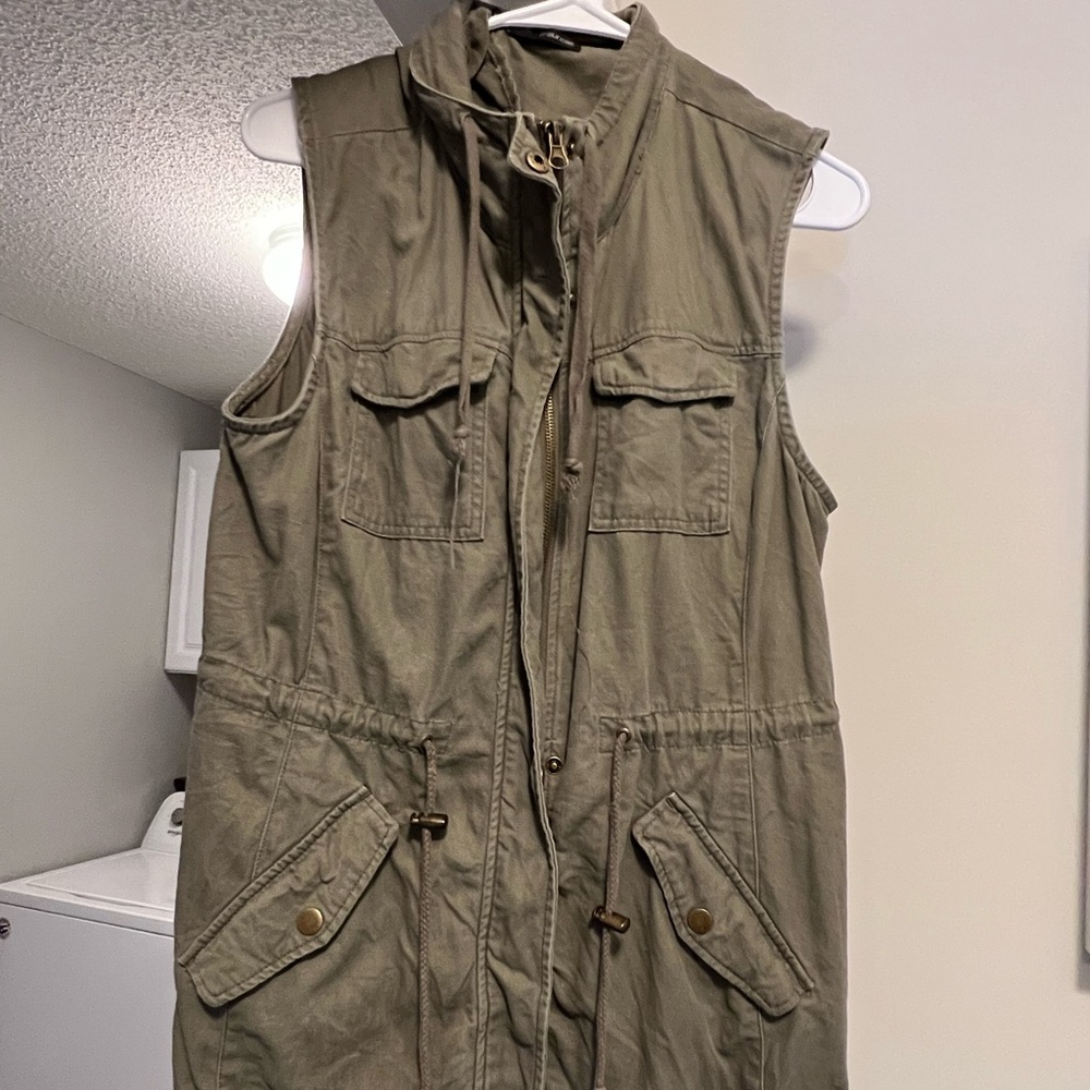 Army green vest with draw sting
